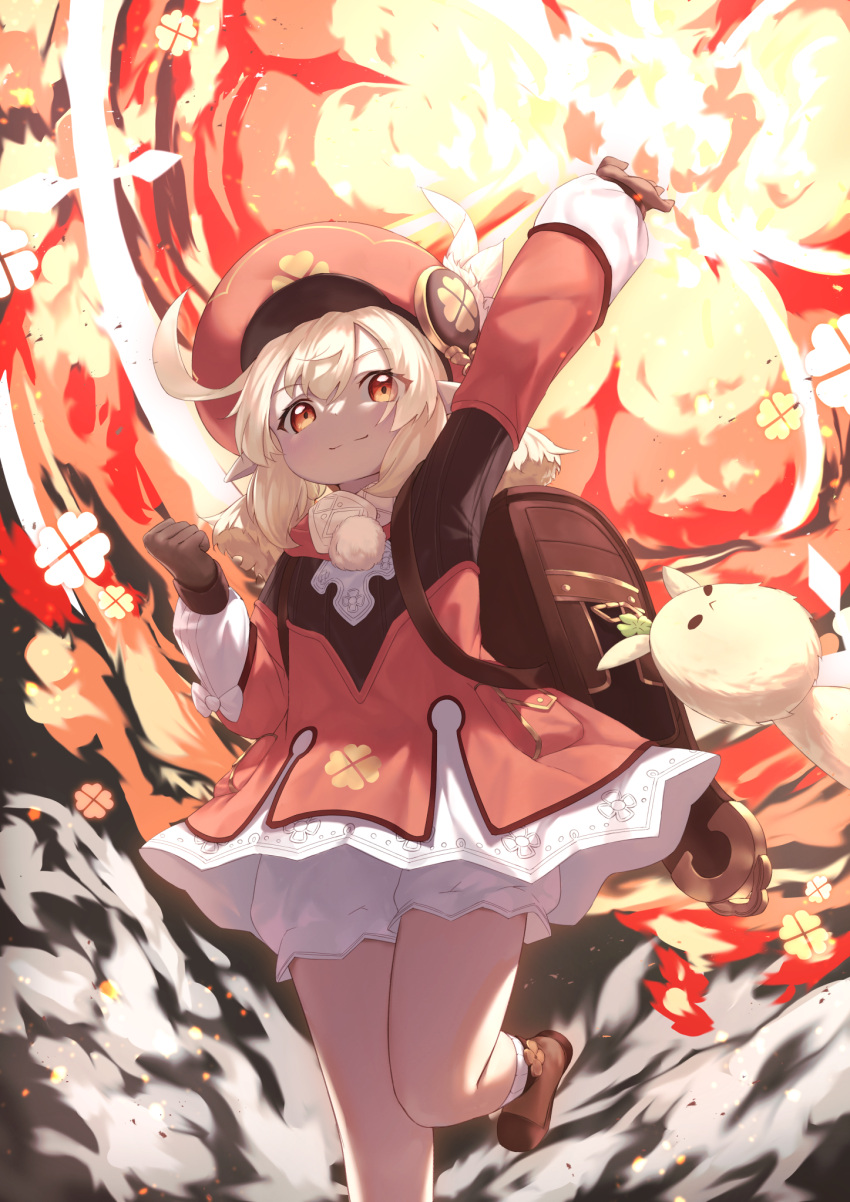 1girl ahoge aiming_at_viewer arm_up backpack bag bag_charm bangs bloomers boots brown_footwear brown_gloves brown_scarf cabbie_hat charm_(object) clover_print coat commentary_request dodoco_(genshin_impact) fighting_stance fire genshin_impact gloves hair_between_eyes hat highres klee_(genshin_impact) knee_boots kneehighs light_brown_hair long_hair long_sleeves looking_at_viewer low_twintails orange_eyes pocket pointy_ears randoseru red_coat red_headwear reuri_(tjux4555) scarf sidelocks smile socks solo standing standing_on_one_leg twintails underwear