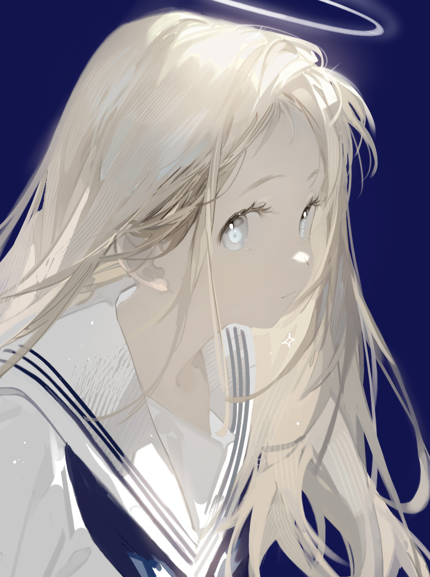 1girl absurdres blonde_hair blue_background blue_eyes chinese_commentary closed_mouth commentary_request dabanya380 halo highres kofune_ushio long_hair looking_at_viewer sailor_collar school_uniform shirt simple_background solo summertime_render upper_body white_shirt