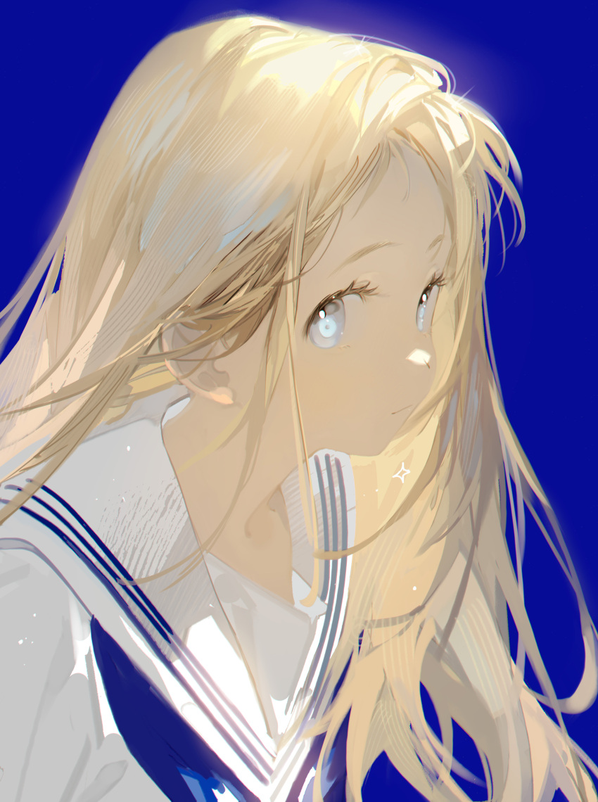 1girl absurdres blonde_hair blue_background blue_eyes chinese_commentary closed_mouth commentary_request dabanya380 highres kofune_ushio long_hair looking_at_viewer sailor_collar school_uniform shirt simple_background solo summertime_render upper_body white_shirt