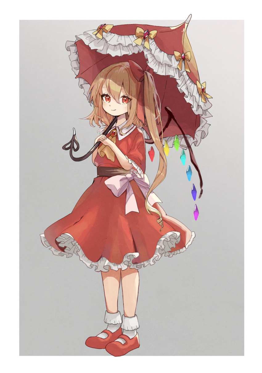 1girl adapted_costume aporro622 ascot blonde_hair bobby_socks bow brooch closed_mouth dress flandre_scarlet frilled_dress frilled_sleeves frilled_umbrella frills full_body grey_background hair_between_eyes highres holding holding_umbrella jewelry long_hair looking_at_viewer mary_janes multicolored_wings no_hat no_headwear rainbow_order rainbow_wings red_brooch red_dress red_eyes red_footwear red_umbrella shoes short_sleeves side_ponytail simple_background smile socks solo standing touhou umbrella white_socks wings yellow_ascot