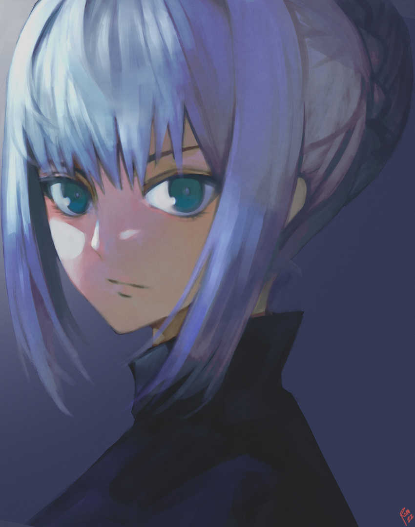 1girl blue_background closed_mouth dated eyelashes fate/grand_order fate_(series) film_grain gray_(fate) green_eyes grey_hair grey_pupils hair_between_eyes hair_bun highres looking_at_viewer lord_el-melloi_ii_case_files moedredd painterly short_hair signature simple_background single_hair_bun solo upper_body