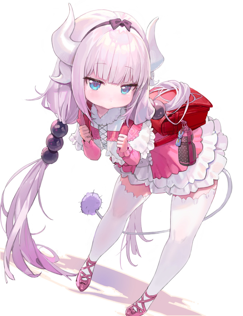 1girl absurdres backpack bag bangs beads bent_over black_bow blue_eyes blunt_bangs bottle bow bow_hairband child cross-laced_footwear dragon_girl dragon_horns dutch_angle female_child freng frills full_body hair_beads hair_intakes hair_ornament hairband highres holding_strap horns kanna_kamui kobayashi-san_chi_no_maidragon light_purple_hair long_hair long_sleeves looking_at_viewer low_twintails pink_footwear randoseru red_bag school_bag simple_background solo standing tail thigh-highs twintails very_long_hair water_bottle white_background white_thighhighs zettai_ryouiki