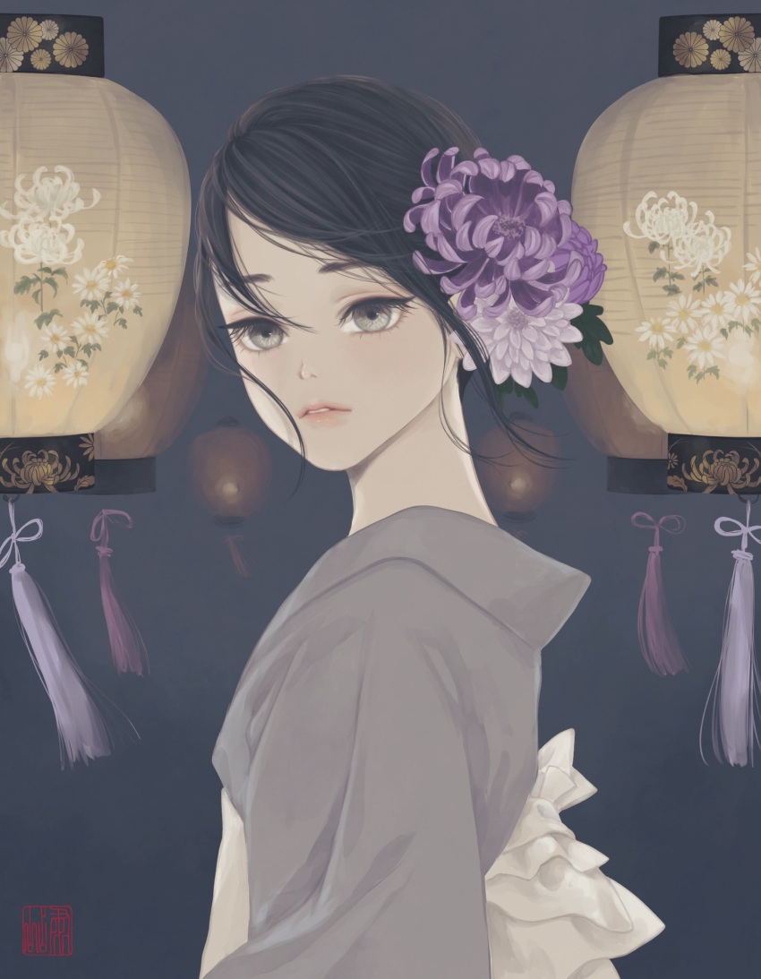 1girl black_hair blue_background brown_eyes commentary_request daisy dark_background floral_print flower from_side grey_background grey_kimono hair_flower hair_ornament highres japanese_clothes kikumon kimono lantern looking_at_viewer looking_to_the_side obi original paper_lantern parted_lips purple_flower sash seal_impression short_hair solo spider_lily standing tassel upper_body ushiyama_ame white_spider_lily