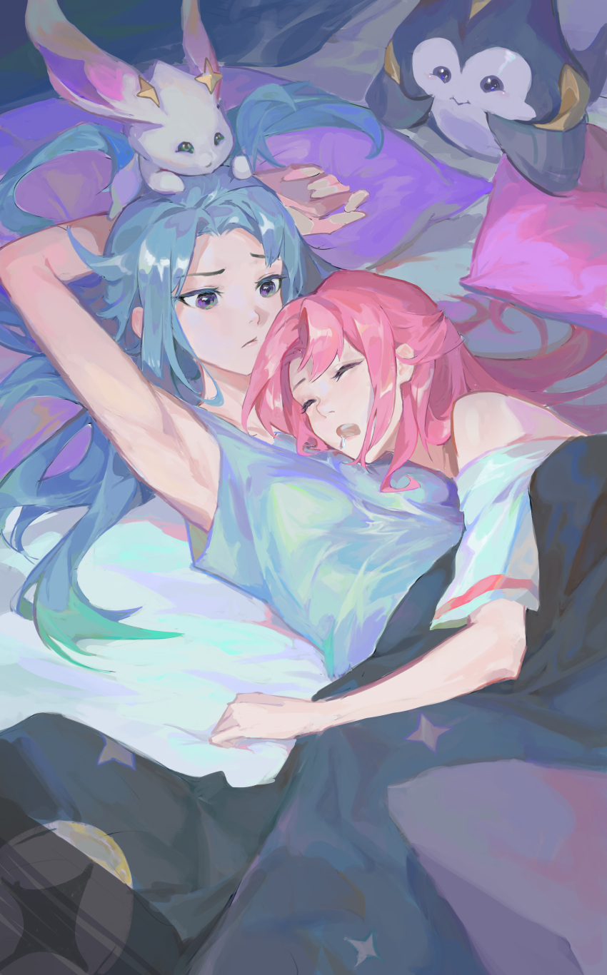 2girls absurdres akali alternate_costume bangs bare_shoulders blanket breasts closed_eyes green_eyes grey_shirt highres indoors kai'sa league_of_legends long_hair looking_at_another lying multiple_girls on_back on_side open_mouth parted_bangs pillow pink_hair shiny shiny_hair shirt sleeping small_breasts star_guardian_akali star_guardian_kai'sa star_guardian_pet teeth upper_teeth world_(1257843324) yuri