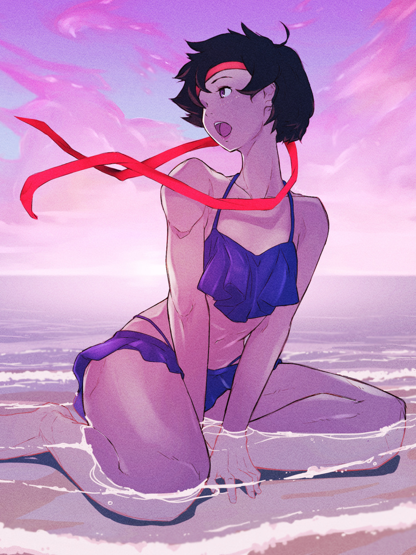 1girl barefoot bikini black_hair blue_swimsuit brown_eyes clouds cloudy_sky commentary_request frilled_bikini frills full_body headband highres horizon kasugano_sakura looking_to_the_side multi-strapped_bikini_bottom navel ocean open_mouth partially_submerged red_headband short_hair sitting sky solo street_fighter sunset swimsuit teeth upper_teeth v_arms water yokozuwari yuenibushi