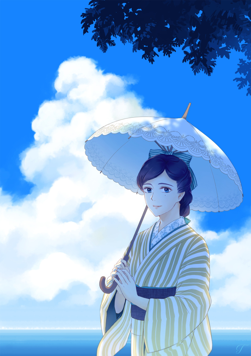 1girl bangs black_hair blue_eyes blue_sky closed_mouth clouds commentary_request highres holding holding_umbrella japanese_clothes kimono long_sleeves looking_at_viewer mole mole_under_eye ocean orange005 original outdoors parasol scenery sky smile solo striped striped_kimono summer swept_bangs tree umbrella vertical-striped_kimono vertical_stripes watermark wide_sleeves yellow_kimono