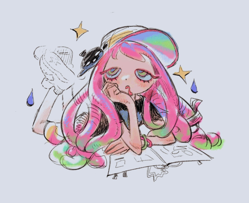 1girl blush bracelet catalog drooling feet_up green_eyes grey_background harmony_(splatoon) hat highres jewelry jitome long_hair lying mouth_drool multicolored_clothes multicolored_hair multicolored_headwear on_stomach open_mouth pink_hair shirt shoes simple_background sketch sneakers sol_halite solo sparkle splatoon_(series) splatoon_3 white_footwear