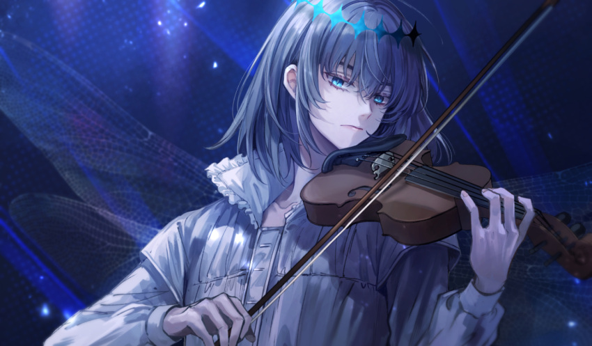 1boy alternate_hair_color arthropod_boy bangs black_hair closed_mouth collared_shirt commentary_request crown diamond_hairband expressionless fate/grand_order fate_(series) holding holding_instrument insect_wings instrument long_sleeves looking_at_viewer male_focus medium_hair oberon_(fate) oberon_(third_ascension)_(fate) official_alternate_costume shirt solo spoilers upper_body viola_(instrument) violin weii2021 white_shirt wings