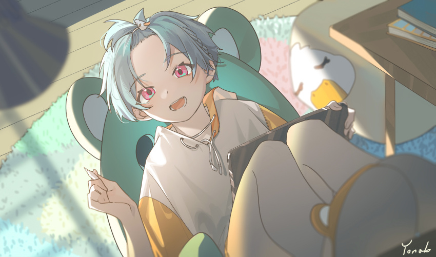 1boy absurdres androgynous blue_eyes blue_hair drawing drawing_tablet highres holding holding_stylus looking_at_viewer male_focus multicolored_eyes open_mouth original short_hair smile solo stylus violet_eyes yonab yonab_(yonab)