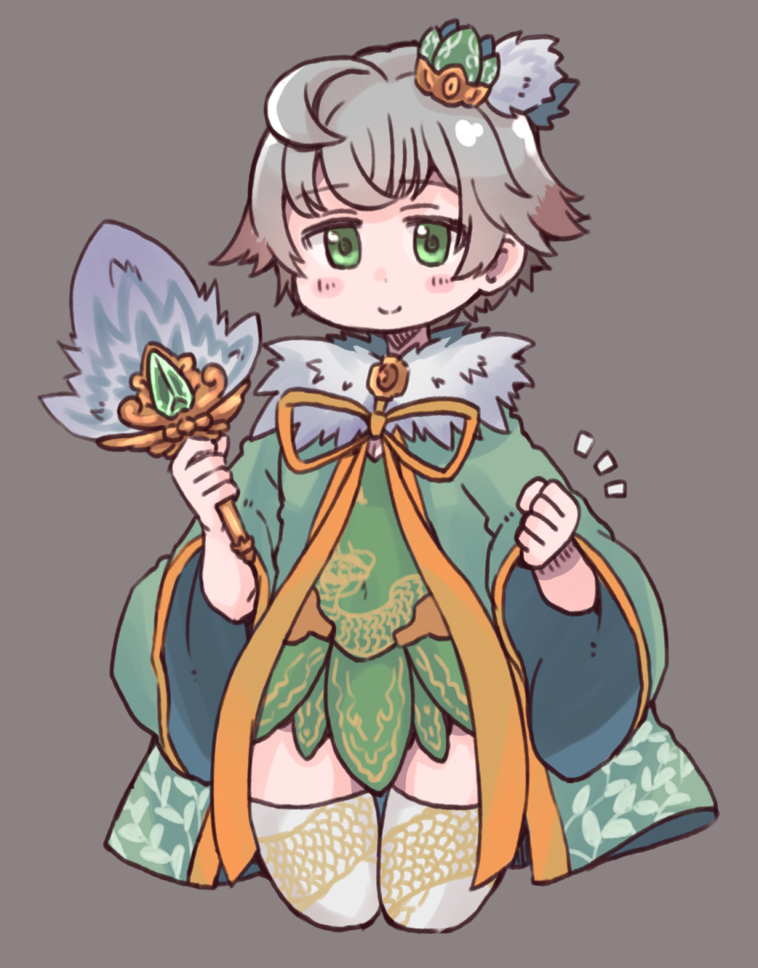 1girl aisha_(sennen_sensou_aigis) bangs brown_hair clenched_hand cropped_legs dress es_(eisis) feather_fan fur_trim green_dress green_eyes green_robe grey_background grey_hair hand_fan highres holding holding_fan multicolored_hair open_clothes open_robe robe sennen_sensou_aigis simple_background smile solo thigh-highs white_thighhighs wide_sleeves