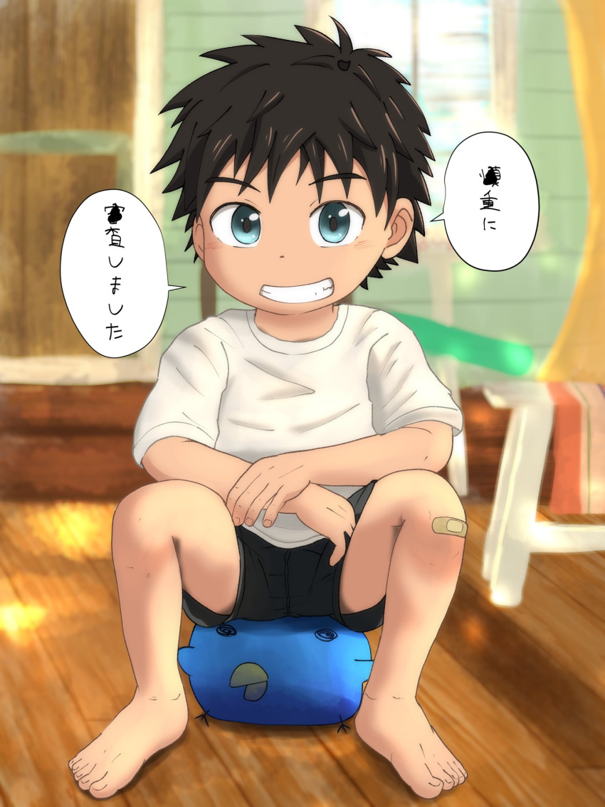 1boy aota_x bandaid bandaid_on_knee bandaid_on_leg barefoot bird black_hair black_shorts blue_eyes blush child clenched_teeth crossed_arms eyelashes feet happy highres indoors knees looking_at_viewer male_child male_focus original shadow shirt short_sleeves shorts sitting smile solo speech_bubble spiky_hair teeth translation_request white_shirt window wooden_floor younger