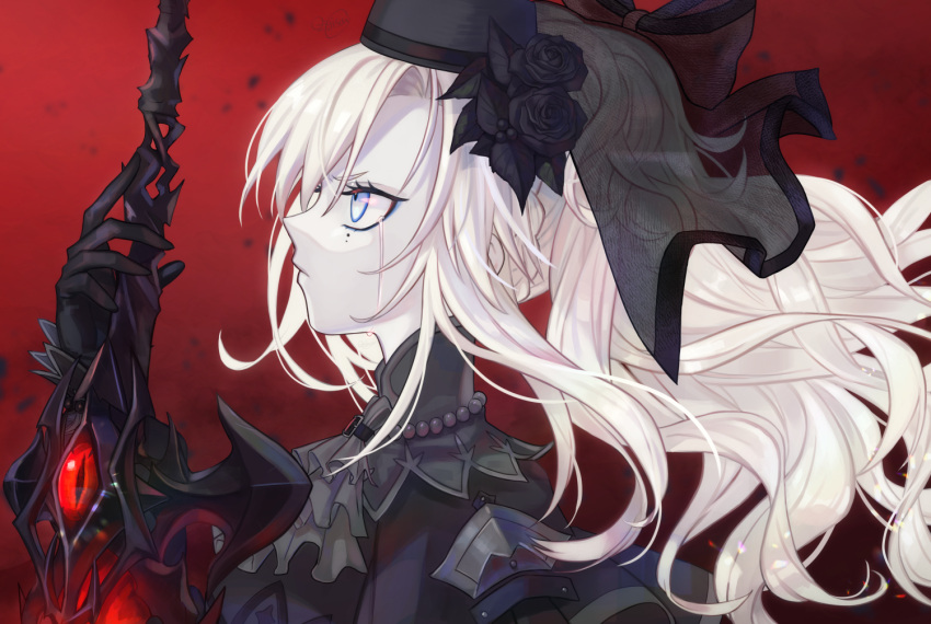 1girl ascot bead_choker black_bow black_dress black_flower black_headwear blue_eyes bow character_request dress fate/grand_order fate_(series) flower funeral_dress funeral_kimono holding holding_sword holding_weapon japanese_clothes kimono long_hair mimosa_sou mole mole_under_eye red_background red_eyes solo sword upper_body weapon white_hair