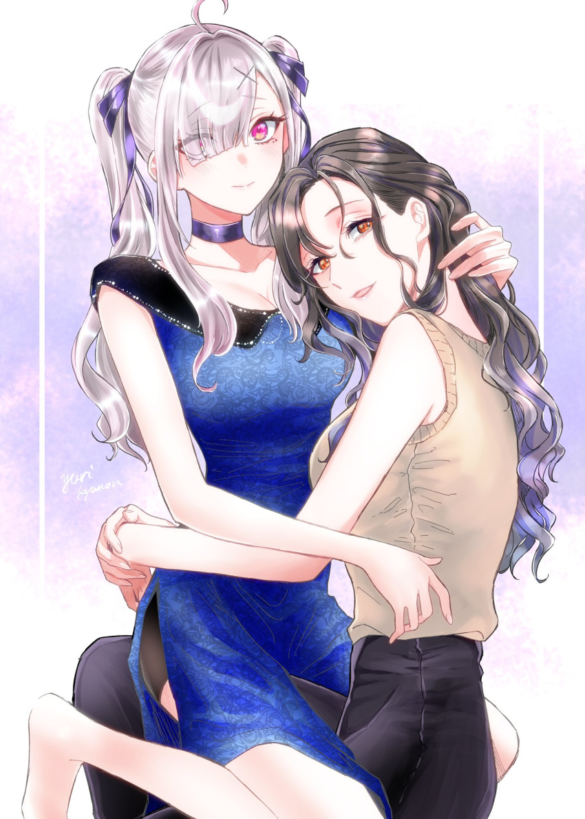 2girls ahoge black_hair blush couple eyes_visible_through_hair girl_on_top grabbing gradient_hair grey_hair hair_ornament hair_over_one_eye highres hug long_hair mole mole_under_eye multicolored_hair multiple_girls nijisanji orange_eyes shirayuki_tomoe sitting sitting_on_lap sitting_on_person straddling sukoya_kana twintails upright_straddle violet_eyes virtual_youtuber x_hair_ornament yuri yuri_kyanon