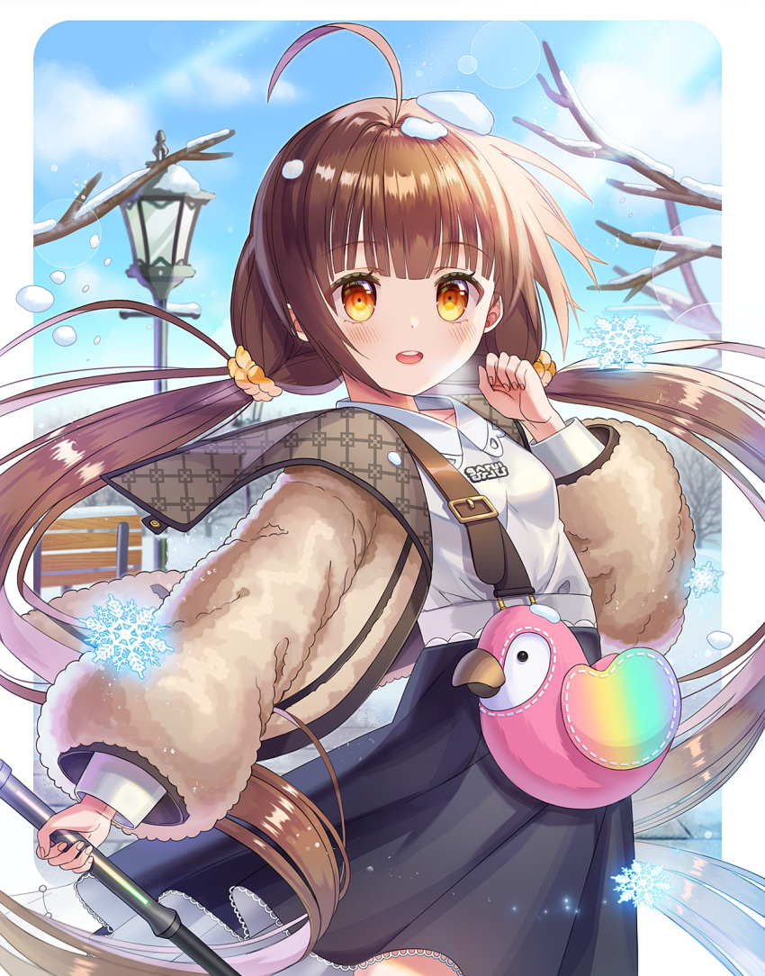1girl ahoge alice_fiction amadeus_(alice_fiction) bag bird blue_sky blush brown_hair clouds cloudy_sky flamingo handbag highres lantern long_hair long_sleeves looking_at_viewer low_twintails macaron_52 open_mouth orange_eyes sky smile solo teeth twintails
