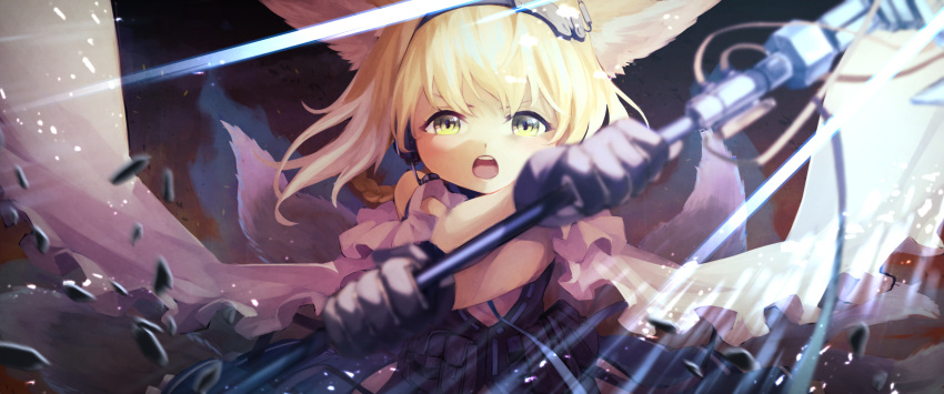 1girl animal_ear_fluff animal_ears arknights bare_shoulders black_gloves black_hairband blonde_hair commentary_request crossed_arms debris eyebrows_hidden_by_hair fox_ears fox_girl fox_tail gloves hairband highres holding looking_at_viewer multicolored_hair navi_(ivan) open_mouth shirt solo suzuran_(arknights) tail two-tone_hair white_hair white_shirt yellow_eyes