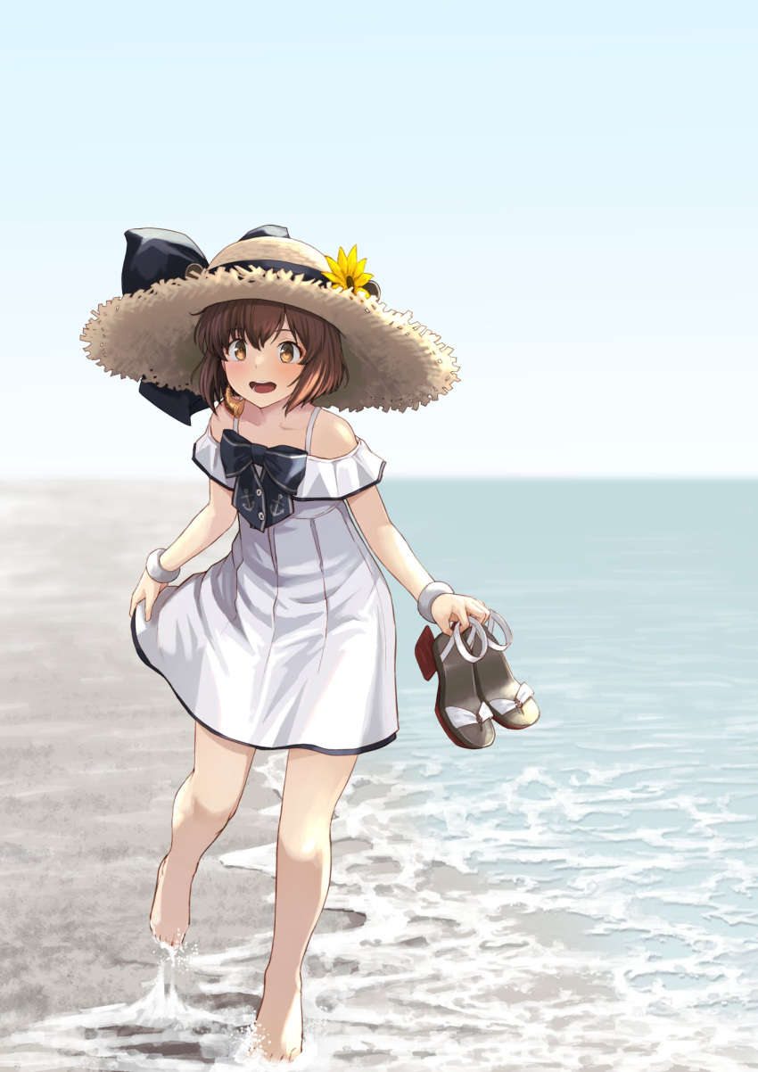 1girl barefoot beach blue_sky brown_eyes brown_hair clouds commentary_request day dress full_body hat highres kantai_collection official_alternate_costume open_mouth outdoors round_teeth sandals sandals_removed short_hair sky solo straw_hat sun_hat teeth translation_request upper_teeth watanore white_dress yukikaze_(kancolle)