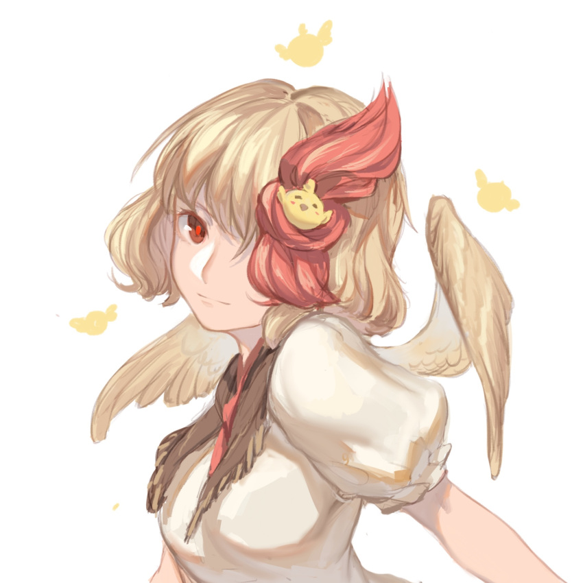 1girl animal animal_on_head bird bird_on_head bird_wings blonde_hair chick closed_mouth feathered_wings highres multicolored_hair niwatari_kutaka on_head puffy_short_sleeves puffy_sleeves red_eyes redhead shirt short_hair short_sleeves simple_background solo touhou two-tone_hair wb_yimo white_background white_shirt wings yellow_wings