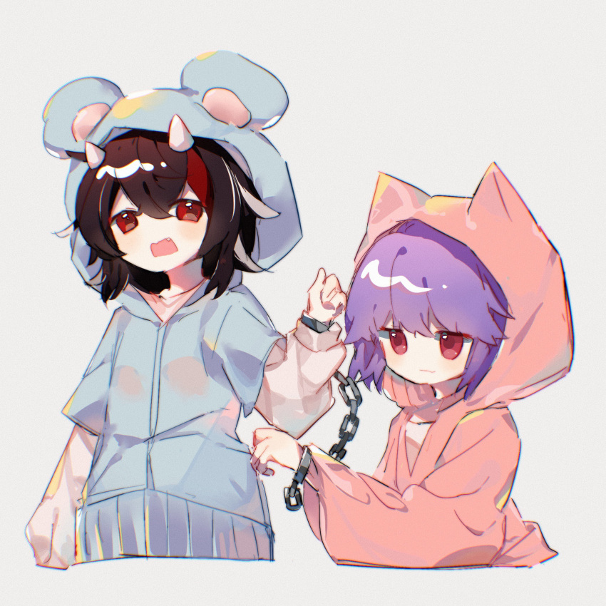 2girls alternate_costume animal_hood black_hair blue_jacket blush chain closed_mouth cuffs fang grey_background hair_between_eyes highres hood hooded_jacket hoodie horns jacket kijin_seija long_sleeves multicolored_hair multiple_girls open_mouth pink_hoodie purple_hair red_eyes redhead shackles short_hair simple_background streaked_hair sukuna_shinmyoumaru touhou white_hair xi_(50181439)