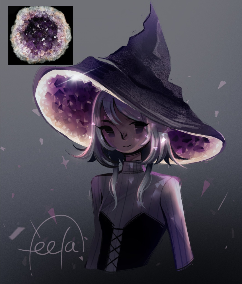 1girl artist_name feefal geode glint gradient gradient_background grey_background hat highres looking_at_viewer original short_hair_with_long_locks smile solo upper_body witch_hat