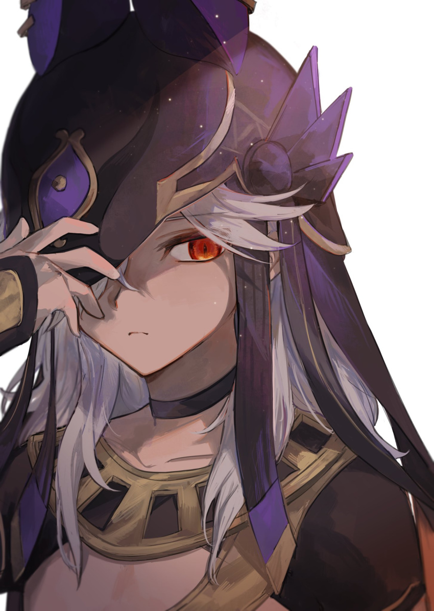 1boy animal_ears animal_hat arabian_clothes bangs black_choker black_headwear black_ribbon choker closed_mouth collarbone commentary_request cyno_(genshin_impact) dark-skinned_male dark_skin expressionless genshin_impact grey_hair hair_over_one_eye hand_up hat highres jackal_ears jewelry light_particles long_hair looking_at_viewer male_focus necklace one_eye_covered parted_bangs red_eyes ribbon short_sleeves sidelocks solo swept_bangs upper_body white_background zaso
