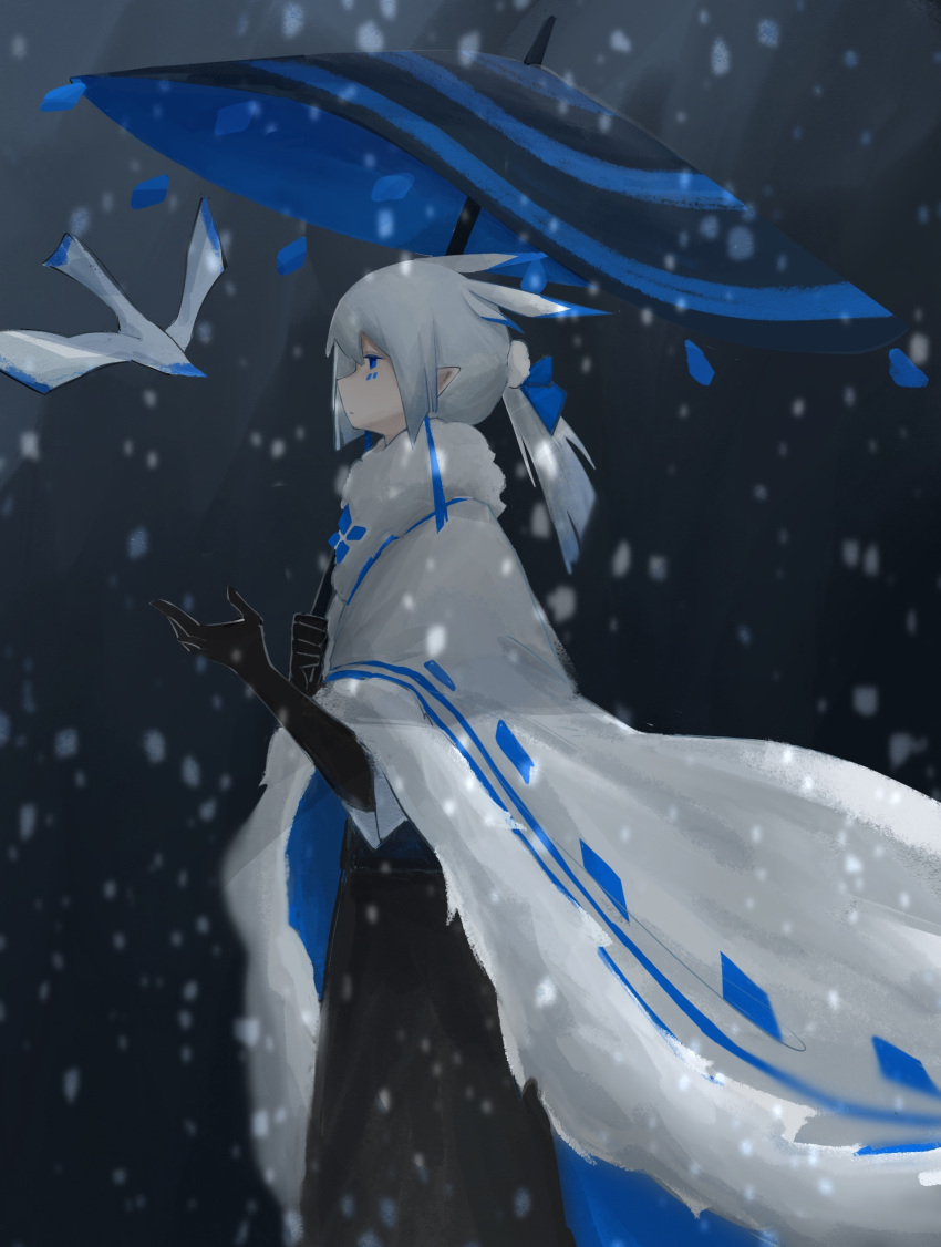 1boy absurdres cape grey_hair highres holding holding_umbrella jewelry male_focus mimizuku_(sky:_children_of_the_light) pointy_hair ponytail profile sky:_children_of_the_light solo umbrella white_hair winter winter_clothes xingzi42814