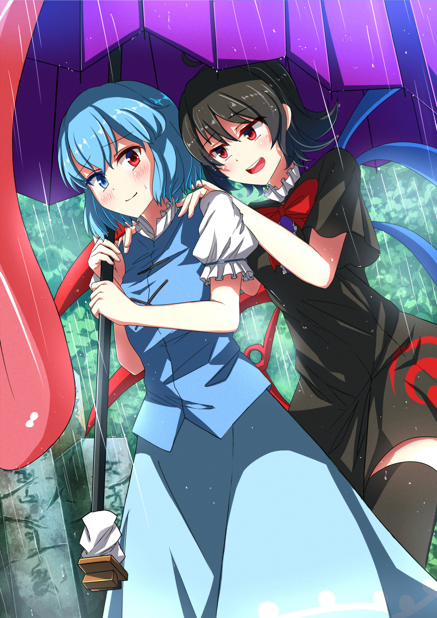 2girls absurdres asymmetrical_wings bangs black_dress black_hair blue_eyes blue_hair blue_skirt blue_vest blue_wings blush closed_mouth cross-laced_clothes dress heterochromia highres holding holding_umbrella houjuu_nue karakasa_obake looking_at_another looking_at_viewer multiple_girls open_mouth outdoors purple_umbrella rain red_eyes red_wings sazanami_mio_(style) shimotsuki_aoi short_hair short_sleeves skirt smile standing tatara_kogasa thigh-highs tongue touhou tree umbrella upper_body vest wings