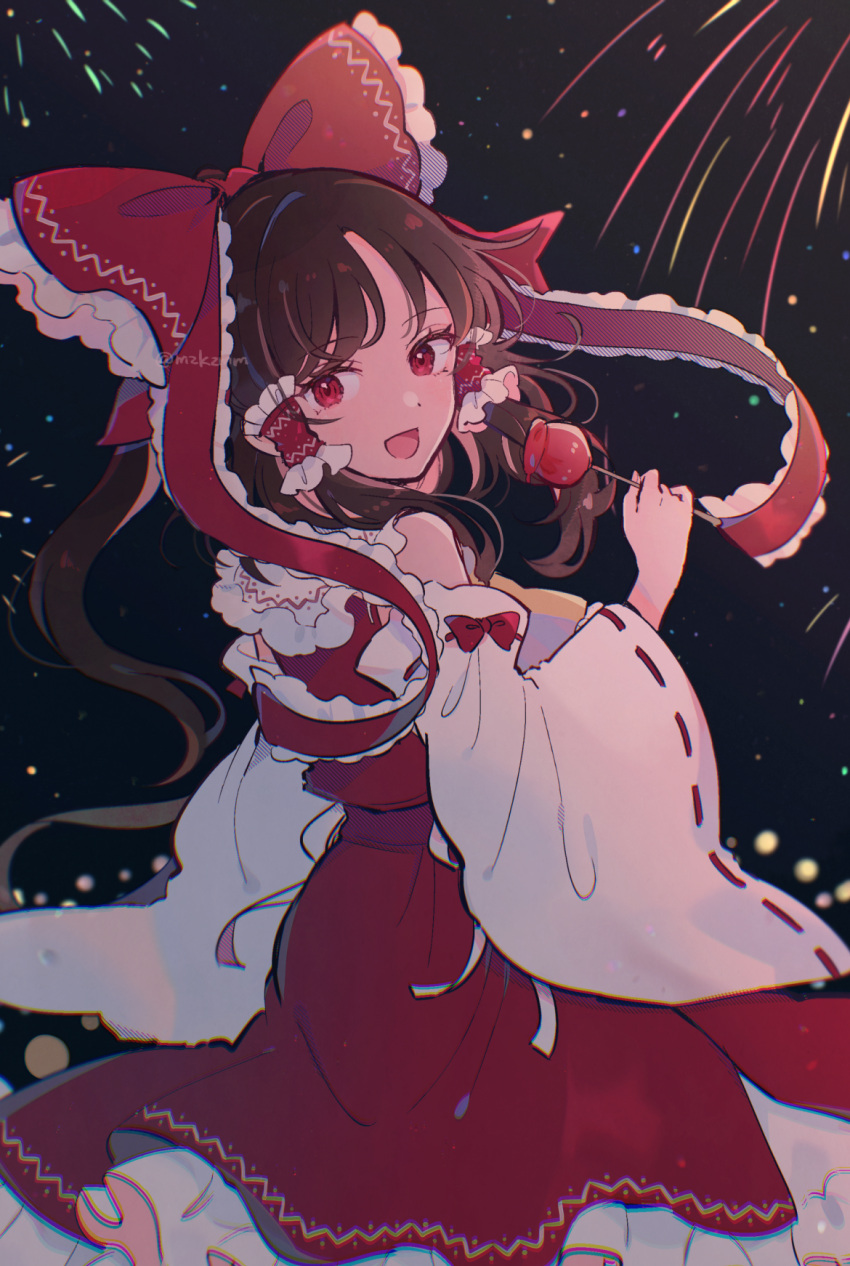 1girl :d bangs bow brown_hair candy_apple chromatic_aberration commission detached_sleeves feet_out_of_frame fireworks food frilled_bow frilled_hair_tubes frilled_skirt frills from_behind hair_bow hair_tubes hakurei_reimu highres holding holding_food long_hair looking_at_viewer looking_back mozukuzu_(manukedori) night night_sky open_mouth red_bow red_eyes red_skirt red_vest skeb_commission skirt sky smile solo touhou vest white_sleeves wide_sleeves