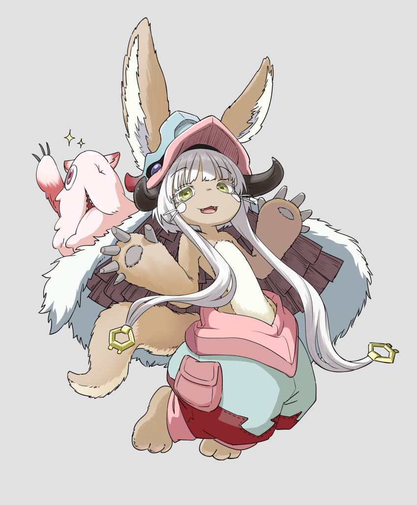 1other :3 :d absurdres androgynous creature fake_horns fang furry grey_background happy helmet highres horizontal_pupils horned_helmet horns jumping looking_at_viewer made_in_abyss missing_eye mitty_(made_in_abyss) nakamori_kemuri nanachi_(made_in_abyss) simple_background smile sparkle tail whiskers white_hair yellow_eyes