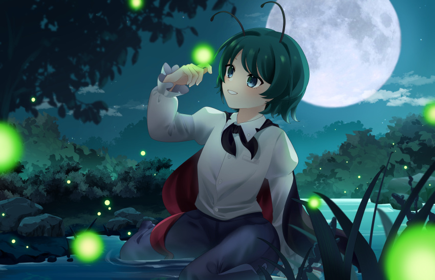 1girl absurdres androgynous antennae bangs black_cape black_pants blush bug cape clouds collared_shirt commentary_request commission firefly flat_chest full_body full_moon grass green_eyes green_hair highres long_sleeves moon nifuji night outdoors pants puddle red_cape rock shirt short_hair skeb_commission sky smile solo star_(sky) starry_sky touhou tree two-sided_cape two-sided_fabric water white_shirt wriggle_nightbug