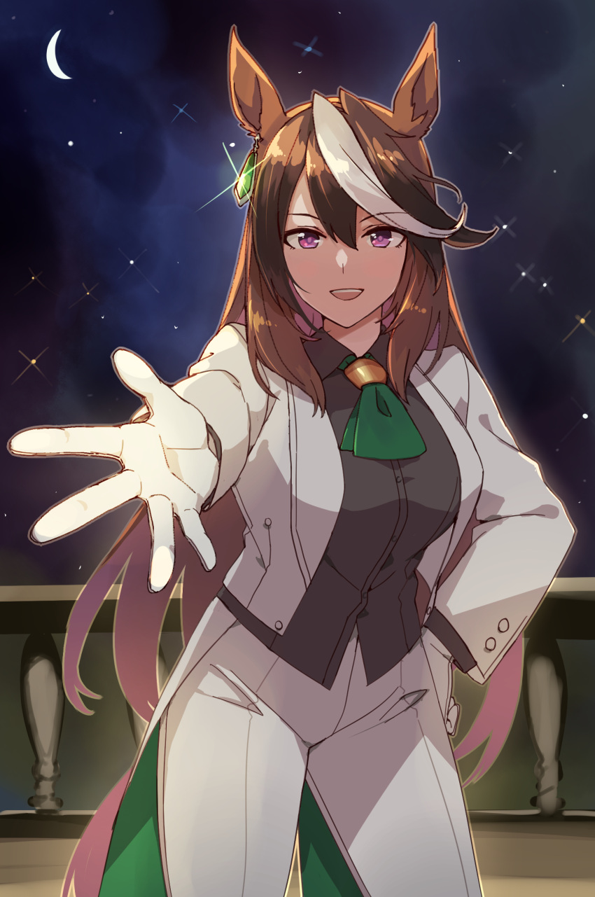 1girl animal_ears ascot balcony black_shirt brown_hair coat crescent_moon earrings formal gloves green_ascot hair_between_eyes hand_on_hip highres horse_ears horse_girl jewelry kusanagi_kaoru long_coat long_hair looking_at_viewer moon multicolored_hair night open_mouth outstretched_arm outstretched_hand pants shirt single_earring sky smile solo sparkle star_(sky) starry_sky streaked_hair symboli_rudolf_(umamusume) umamusume violet_eyes white_coat white_gloves white_pants