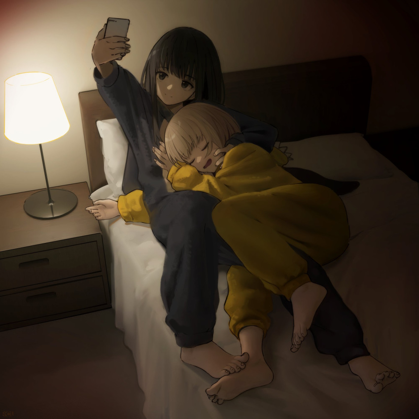 2girls barefoot bed bed_sheet black_hair blonde_hair closed_mouth cuddling drawer drooling feet full_body highres indoors inoue_takina lamp long_hair long_sleeves looking_at_phone lycoris_recoil lying_on_person multiple_girls nishikigi_chisato on_bed open_mouth outstretched_hand pajamas phone pillow selfie short_hair sitting sleeping smile songchuan_li toes