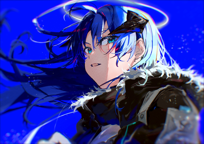 1girl arknights bangs black_coat blue_background blue_eyes blue_hair coat fur-trimmed_coat fur_trim halo highres horns long_hair looking_at_viewer mostima_(arknights) open_clothes open_coat open_mouth simple_background solo upper_body usoesora