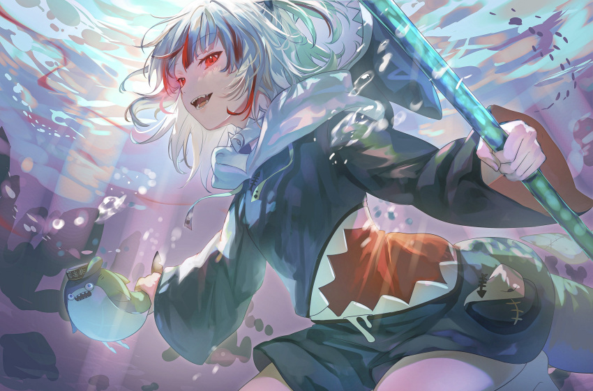 1girl absurdres animal_hood bare_legs bloop_(gawr_gura) blue_hoodie blush commentary eto_sister fangs fish_tail gawr_gura glowing glowing_eyes highres holding holding_trident holding_weapon hololive hololive_english hood hood_down hoodie long_hair long_sleeves looking_at_viewer multicolored_hair ocean polearm red_eyes redhead reflect_(gawr_gura) school_of_fish shark_girl shark_hood shark_tail sharp_teeth smile streaked_hair tail teeth trident underwater virtual_youtuber weapon white_hair