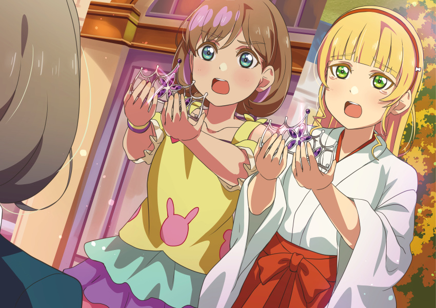 2girls absurdres al_aoi_aoba bangs bird blonde_hair blue_eyes blunt_bangs commentary_request crow crown green_eyes hairband heanna_sumire highres holding holding_crown japanese_clothes light_brown_hair long_hair love_live! love_live!_superstar!! miko multiple_girls open_mouth orange_hairband short_hair tang_keke tearing_up teeth upper_teeth