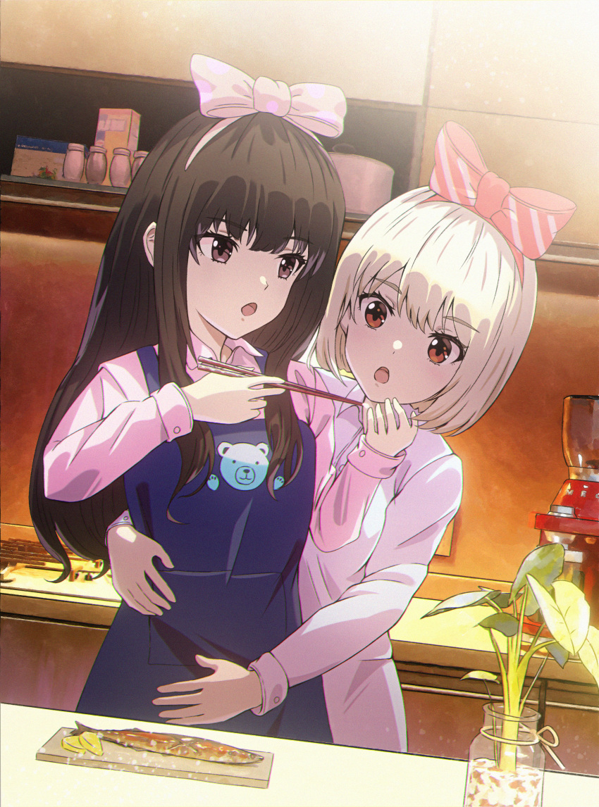 2girls absurdres alternate_costume animal_print apron bangs bear_print black_hair blonde_hair blue_apron bob_cut bow chopsticks commentary cooking edgar_syu fish food hair_bow hands_on_another's_hips hands_up highres holding holding_chopsticks indoors inoue_takina kitchen long_hair long_sleeves looking_at_another lycoris_recoil multiple_girls nishikigi_chisato open_mouth pink_bow pink_shirt red_eyes shirt short_hair standing two-tone_bow violet_eyes yuri