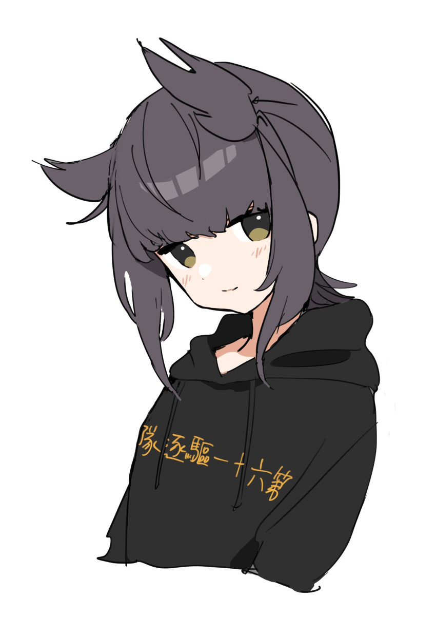 1girl alternate_costume black_hoodie brown_eyes brown_hair closed_mouth clothes_writing hair_horns hatsuzuki_(kancolle) highres hood hoodie kantai_collection looking_at_viewer sayuwan short_hair simple_background smile solo translation_request upper_body white_background