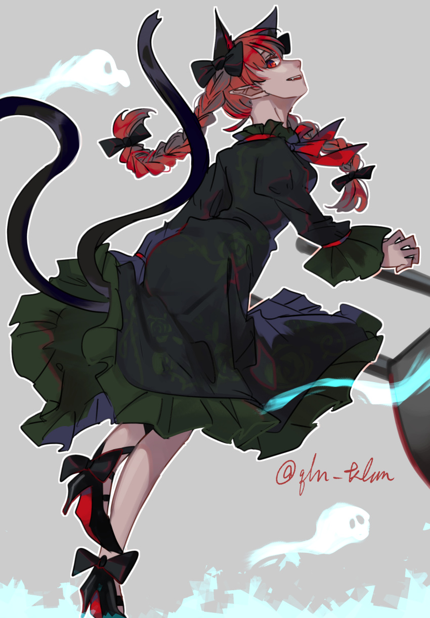 1girl animal_ears black_bow bow braid cat_ears cat_tail dress extra_ears floating_hair floral_print footwear_bow from_behind from_below full_body ghost green_dress grey_background hair_bow high_heels highres hitodama juliet_sleeves k_lun kaenbyou_rin leg_ribbon long_hair long_sleeves looking_at_viewer looking_back multiple_tails nekomata pointy_ears profile puffy_sleeves red_eyes redhead ribbon sideways_glance simple_background solo tail touhou twin_braids twitter_username two_tails wheelbarrow