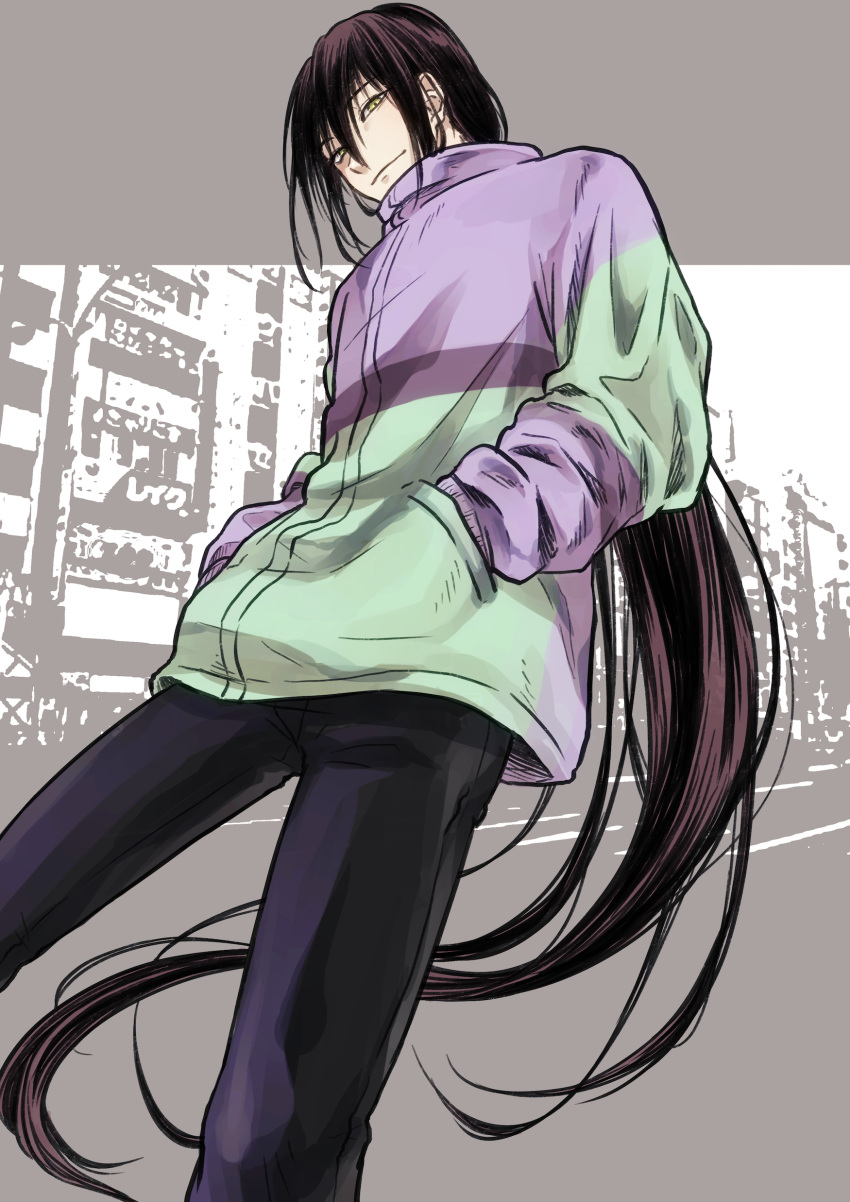1boy absurdres black_hair black_pants city fate/grand_order fate_(series) feet_out_of_frame green_eyes green_jacket grey_background hands_in_pockets highres jacket long_hair looking_at_viewer male_focus multicolored_clothes multicolored_jacket pants purple_jacket smile solo two-tone_jacket very_long_hair yan_qing_(fate) yoi_(207342)