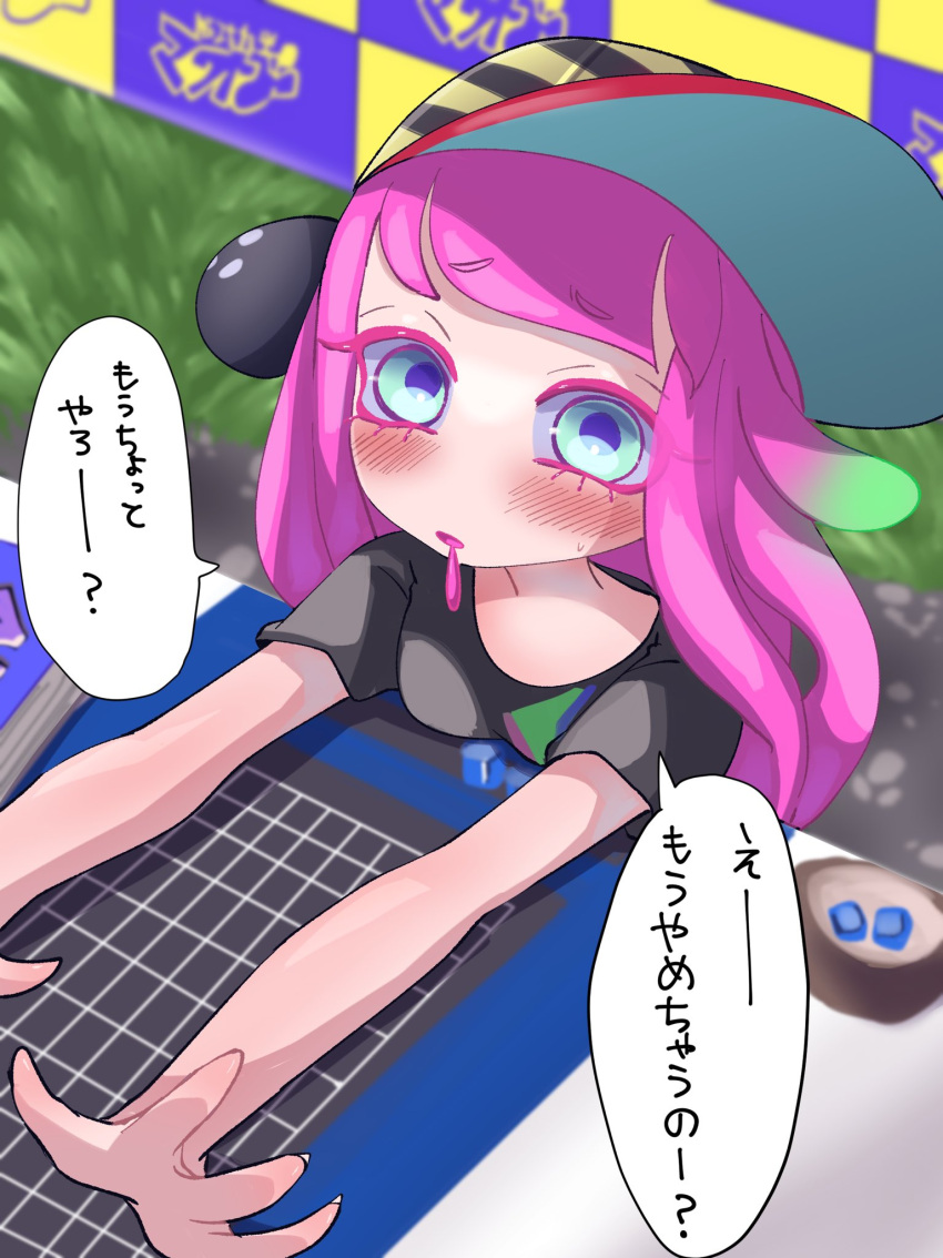 1girl baseball_cap black_shirt blue_eyes blush clownfish commentary_request harmony's_clownfish_(splatoon) harmony_(splatoon) hat highres long_hair looking_at_viewer outstretched_arms pink_hair shirt short_sleeves sitting splatoon_(series) splatoon_3 striped striped_headwear t-shirt table tama_nya tentacle_hair translation_request