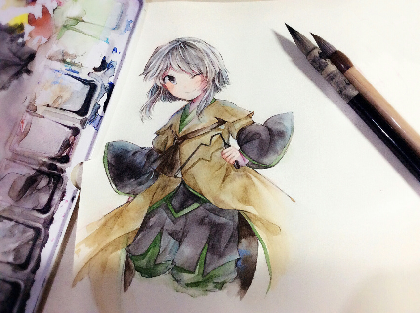 1other androgynous ascot brown_ascot closed_mouth grey_eyes grey_hair highres holding houlen_yabusame japanese_clothes layered_sleeves len'en long_sleeves one_eye_closed painting_(medium) photo_(medium) short_hair short_over_long_sleeves short_sleeves smile solo traditional_media watercolor_(medium) yuanshimu575