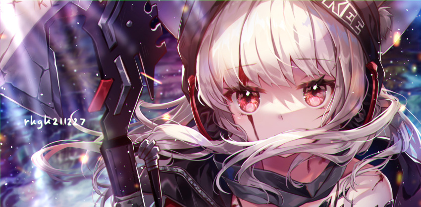 1girl animal_ears arknights bare_shoulders black_headwear blood blood_on_face close-up clothes_writing dated ears_through_headwear floating_hair fox_ears fox_girl frostleaf_(arknights) grey_hair highres holding holding_polearm holding_weapon ninjinshiru oripathy_lesion_(arknights) polearm portrait red_eyes scar scar_across_eye solo weapon