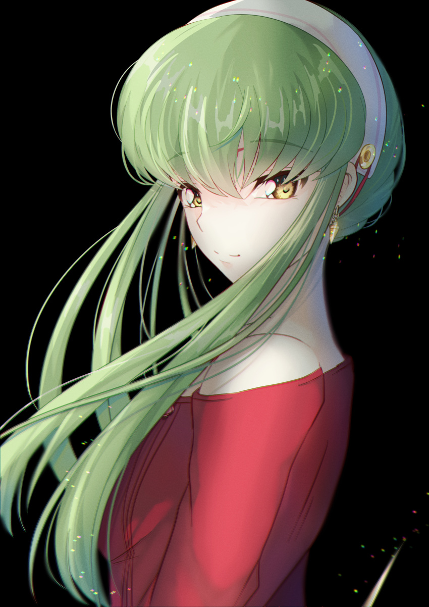 1girl absurdres bangs black_background budgiepon c.c. closed_mouth code_geass cosplay floating_hair from_side green_hair hair_between_eyes hairband highres long_hair looking_at_viewer off-shoulder_shirt off_shoulder red_shirt shiny shiny_hair shirt smile solo spy_x_family upper_body white_hairband yellow_eyes yor_briar yor_briar_(cosplay)