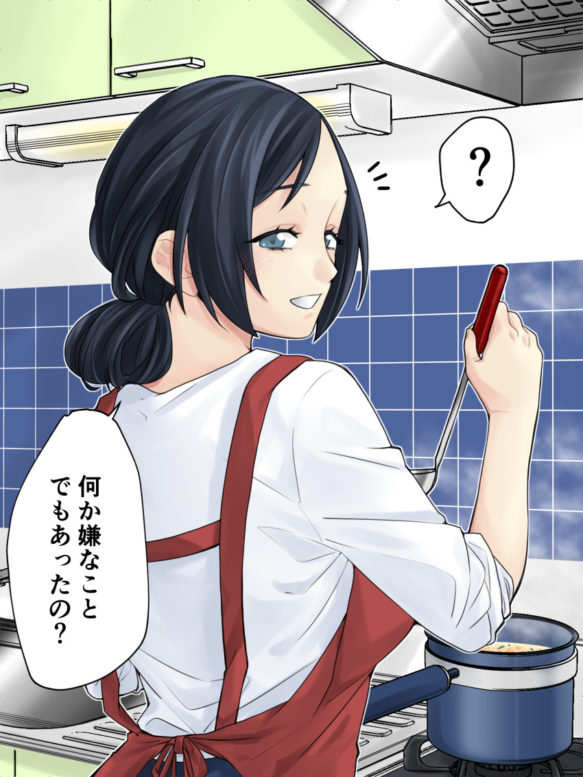 1girl and_opi apron black_hair blue_eyes cooking cooking_pot highres kitchen ladle looking_at_viewer looking_back mature_female original paid_reward_available ponytail red_apron shirt short_hair short_ponytail sink smile solo speech_bubble teeth tile_wall tiles translation_request white_shirt
