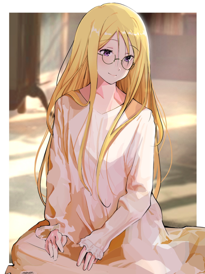 1girl alicia_florence andanden aria blonde_hair glasses highres long_hair looking_away pajamas sitting solo very_long_hair violet_eyes