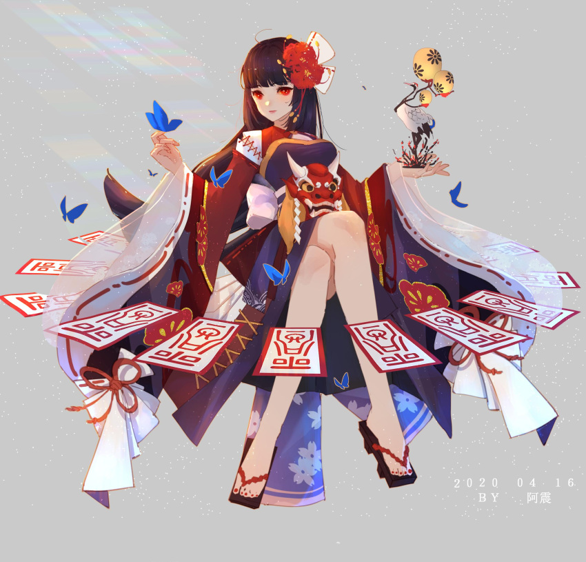 1girl artist_name bare_legs bird bird_on_hand black_hair blue_butterfly blunt_bangs brown_footwear bug butterfly butterfly_on_hand crane_(animal) crossed_legs dated floral_print flower full_body geta grey_background hair_flower hair_ornament hand_up higanbana_(onmyoji) highres japanese_clothes kimono long_hair long_sleeves looking_at_viewer mask mask_removed oni_mask onmyoji red_eyes red_flower red_kimono sitting solo spider_lily talisman wide_sleeves yi_er_san