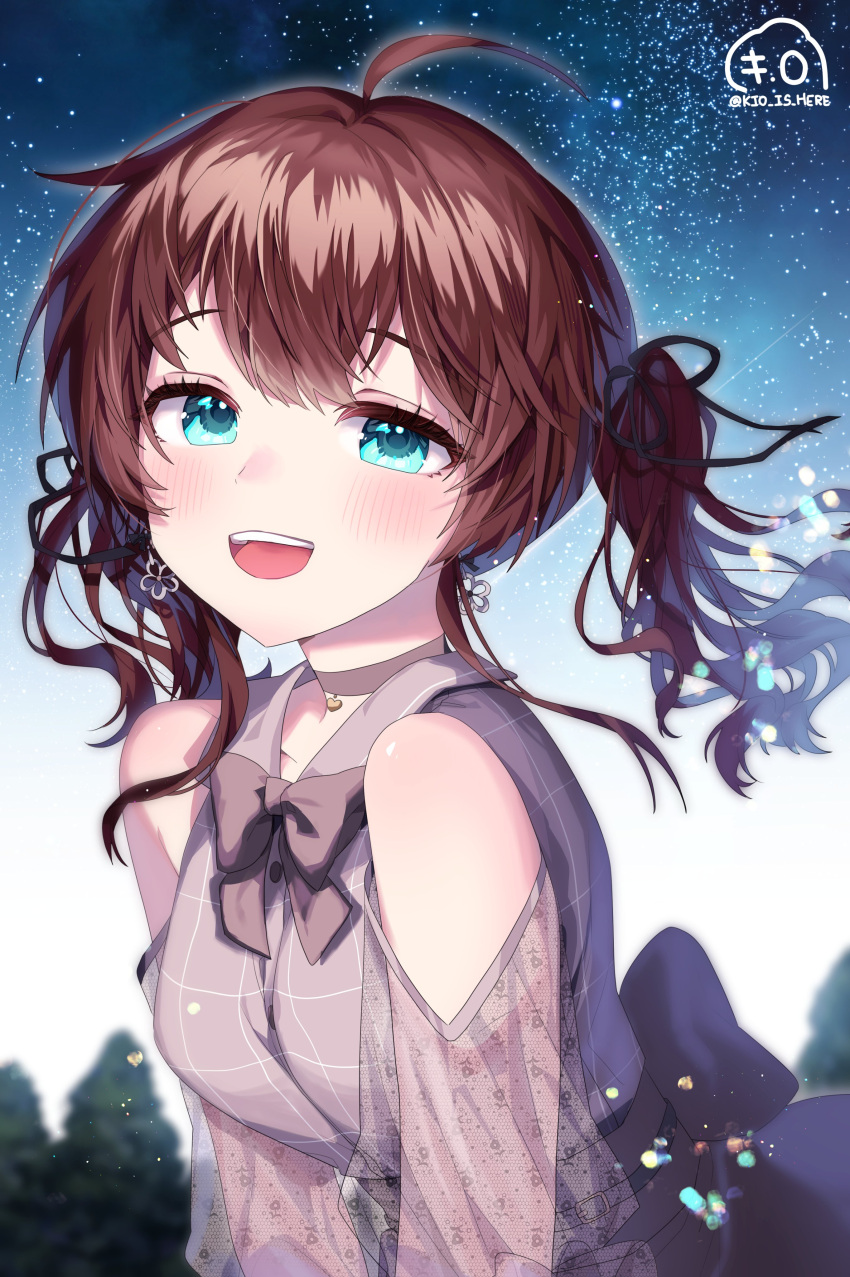 1girl absurdres ahoge aqua_eyes artist_logo bangs blurry blurry_background blush bow bowtie brown_hair choker clothing_cutout collared_shirt commentary_request earrings grey_shirt highres hololive jewelry kio_is_here leaning_forward looking_at_viewer natsuiro_matsuri night night_sky open_mouth outdoors see-through see-through_sleeves shadow shiny shiny_hair shirt shoulder_cutout sidelocks sky solo sparkle star_(sky) starry_sky swept_bangs twintails twitter_username two_side_up upper_body virtual_youtuber