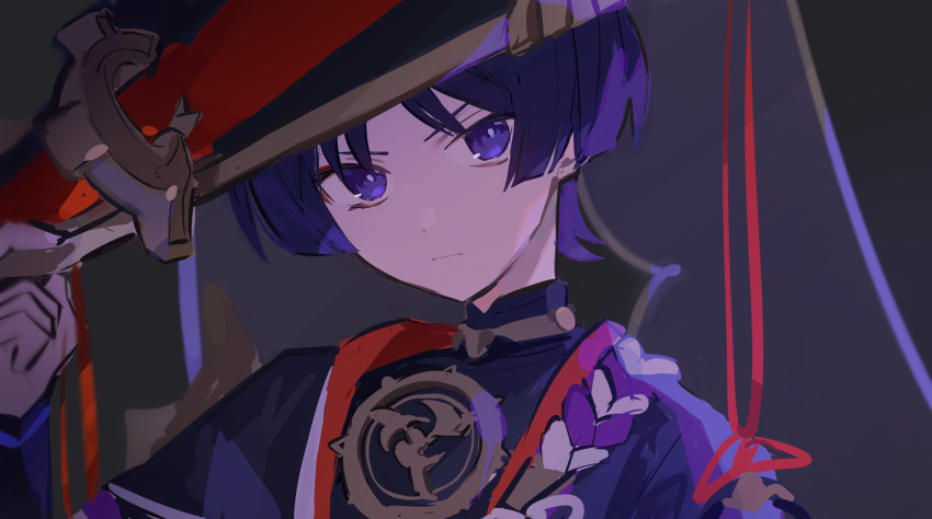 1boy arm_armor bangs black_headwear black_shirt blunt_ends closed_mouth commentary_request genshin_impact gold hair_between_eyes hand_on_headwear hand_up hat highres jewelry jingasa looking_at_viewer male_focus mandarin_collar mitsudomoe_(shape) necklace pom_pom_(clothes) purple_background purple_hair red_headwear scaramouche_(genshin_impact) shirt short_hair short_sleeves simple_background solo tomoe_(symbol) upper_body user_vtcz2327 v-shaped_eyebrows violet_eyes