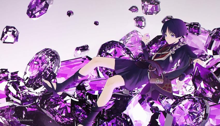 1boy arm_armor artist_name bangs black_shirt black_shorts chinikuniku closed_mouth crystal dated gem genshin_impact gold gradient gradient_background hand_up highres holding holding_gem jewelry looking_to_the_side mandarin_collar mitsudomoe_(shape) necklace no_headwear pom_pom_(clothes) purple_background purple_belt purple_footwear purple_gemstone purple_hair purple_socks sandals scaramouche_(genshin_impact) shirt short_hair short_sleeves shorts socks solo tomoe_(symbol) violet_eyes white_background