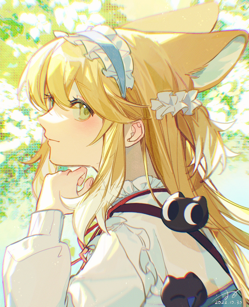 1girl animal_ears arknights bangs blonde_hair blue_hairband blue_skirt commentary_request crossover fox_ears frilled_hairband frills green_eyes hair_between_eyes hairband hand_up heixiu high-waist_skirt highres jacket lavolpe long_hair long_sleeves neck_ribbon one_side_up procreate_(medium) puffy_long_sleeves puffy_sleeves red_ribbon ribbon skirt suzuran_(arknights) suzuran_(spring_praise)_(arknights) the_legend_of_luo_xiaohei upper_body white_jacket