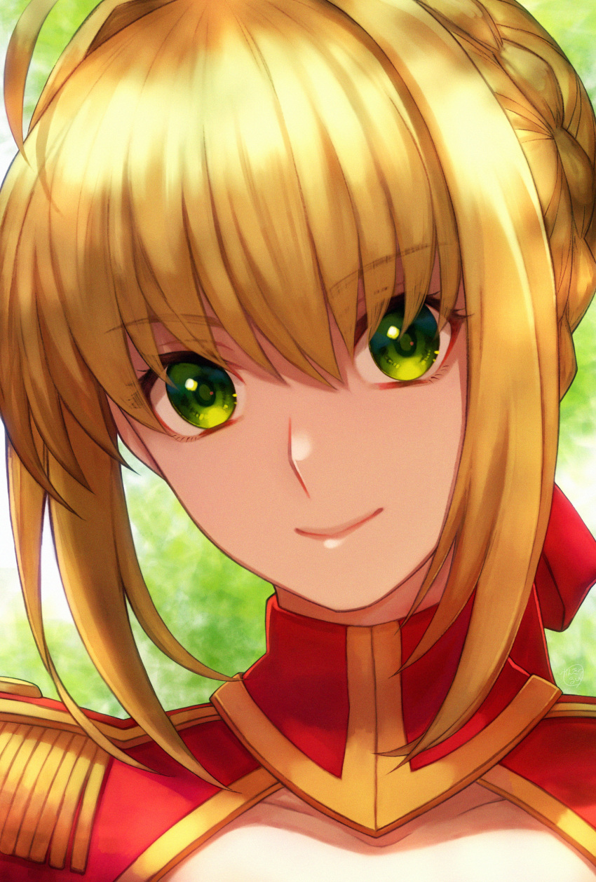 1girl absurdres ahoge blonde_hair braid collarbone epaulettes fate/extra fate/grand_order fate_(series) french_braid green_eyes hair_intakes head_tilt highres kankitsurui_(house_of_citrus) lips looking_at_viewer nero_claudius_(fate) smile solo